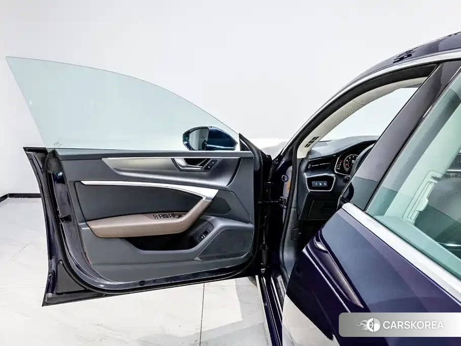 Audi A7L id 4649382 из Китая 27