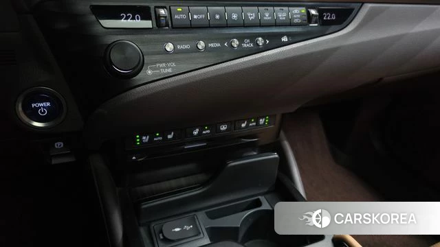 Lexus ES300h 7th generation id 4232928 из Кореи 27