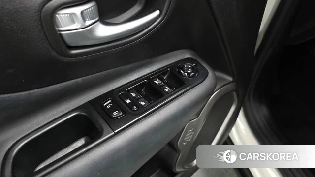 Jeep Renegade id 4730783 из Кореи 27