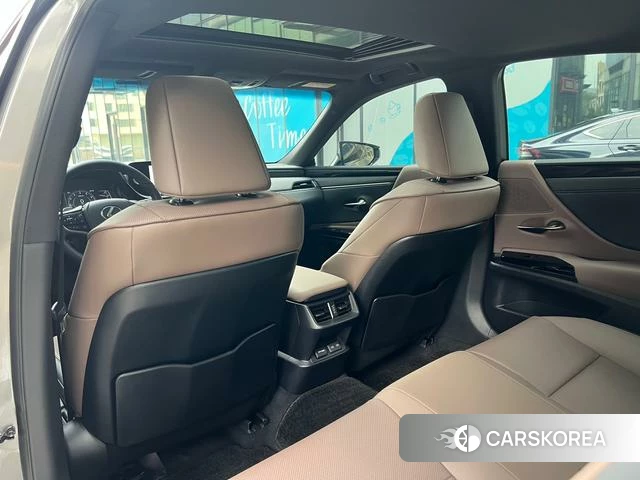 Lexus ES id 4374424 из Китая 27