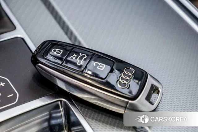 Audi A7L id 4278725 из Китая 27