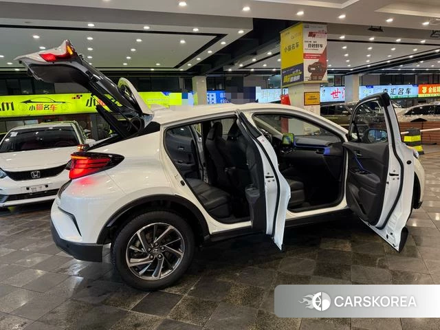Toyota C-HR id 4209211 из Китая 27