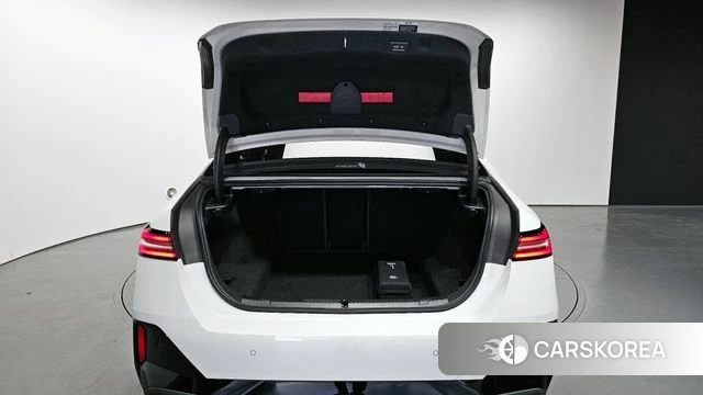 BMW 5 Series (G60) id 4279681 из Кореи 27