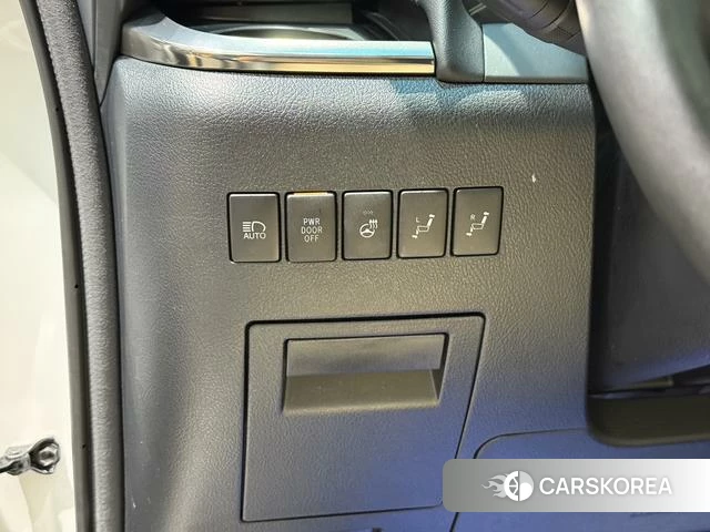 Toyota Elfa id 4276501 из Китая 28
