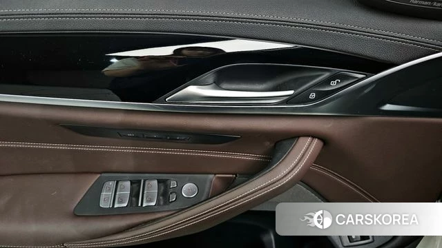 BMW 5 Series (G30) id 4186632 из Кореи 28