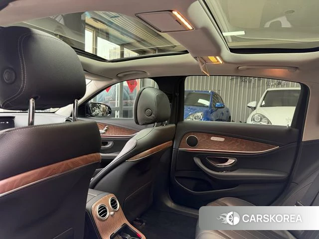 Mercedes-Benz E-class id 4258359 из Китая 28
