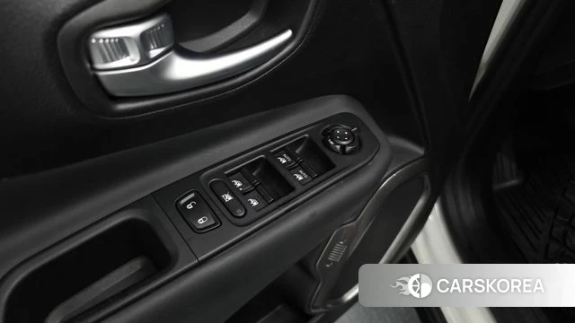 Jeep Renegade id 4586906 из Кореи 28