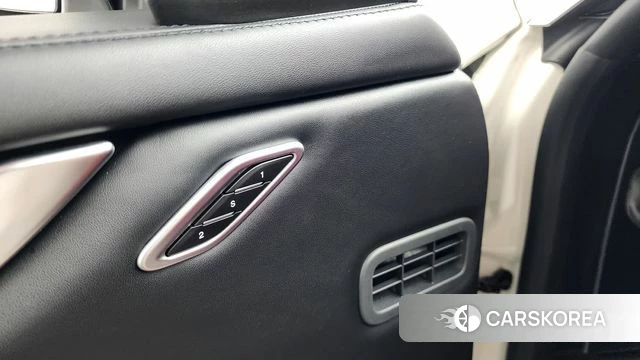 Maserati Ghibli id 4428917 из Кореи 28