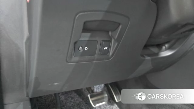 Land Rover Range Rover Velar id 4230610 из Кореи 28