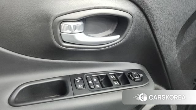 Jeep Renegade id 4376560 из Кореи 29