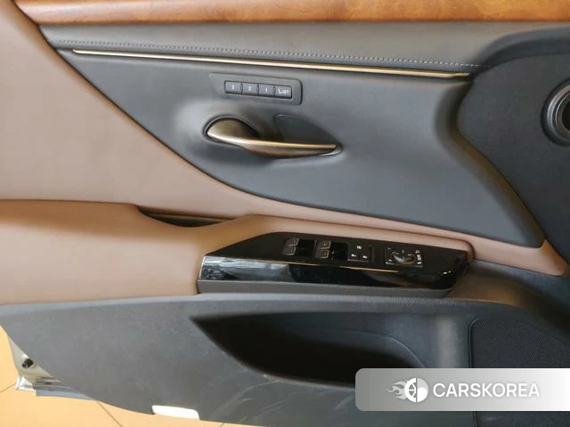 Lexus ES id 4272615 из Китая 29