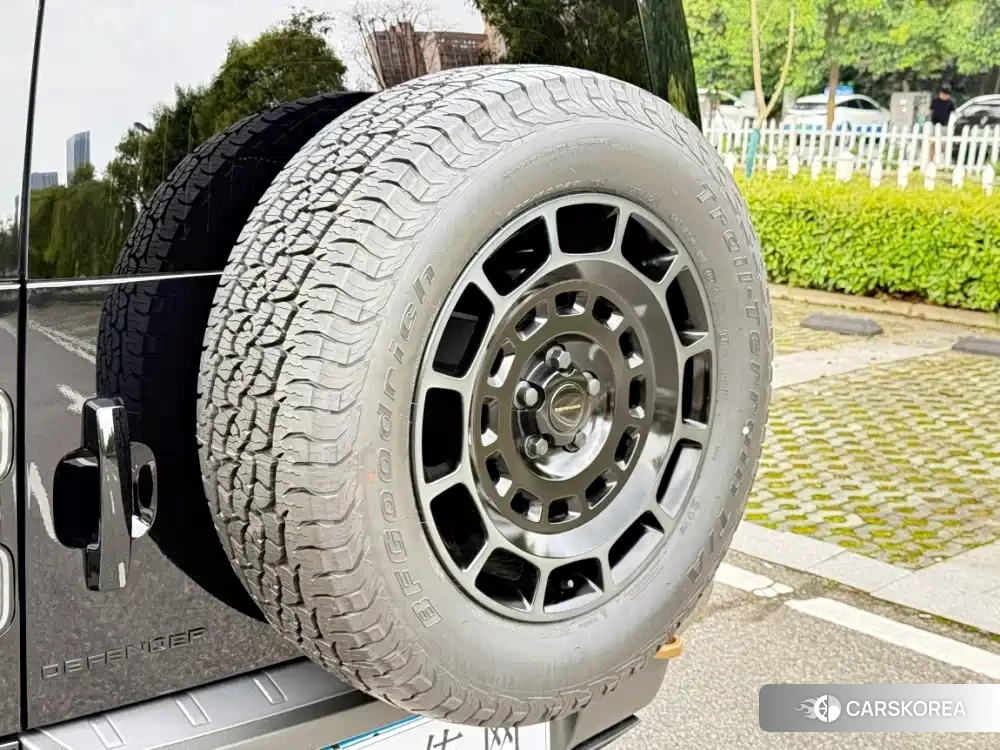 Land Rover Defender id 4548357 из Китая 29