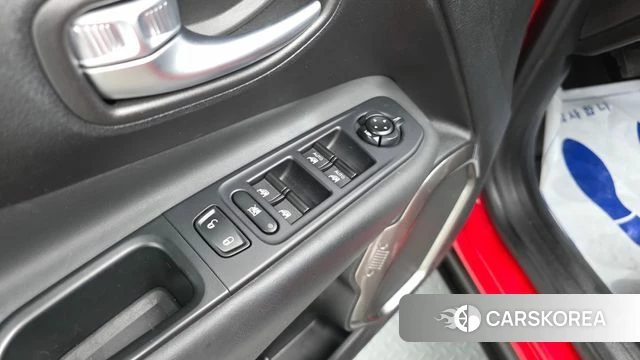Jeep Renegade id 4694121 из Кореи 29