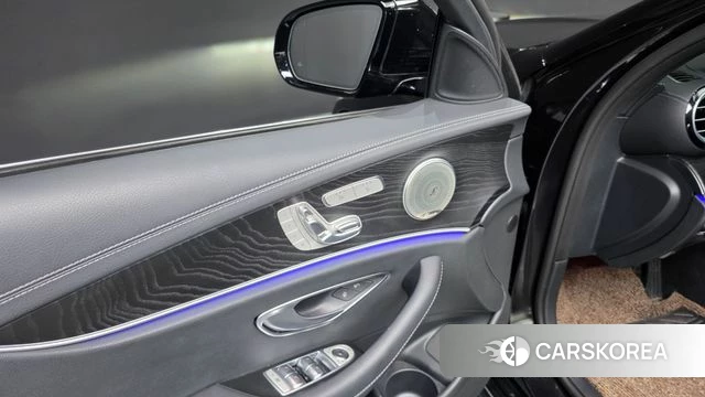 Mercedes-Benz E-Class W213 id 4592066 из Кореи 29