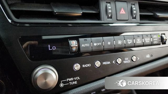 Lexus ES300h 7th generation id 4293447 из Кореи 29