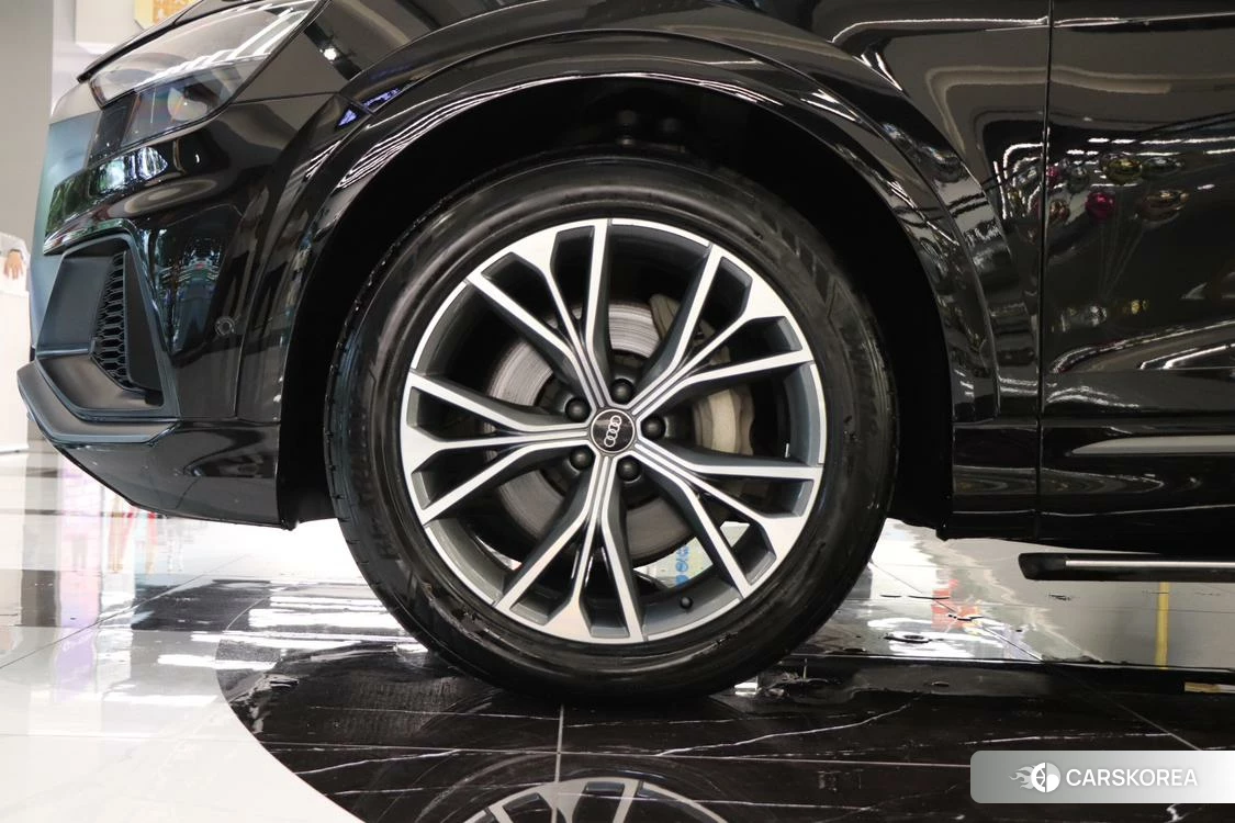 Audi Q8 id 4462112 из Китая 30