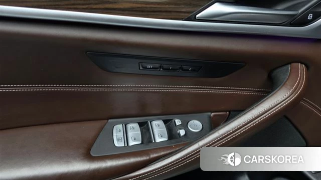 BMW 5 Series (G30) id 4865224 из Кореи 30
