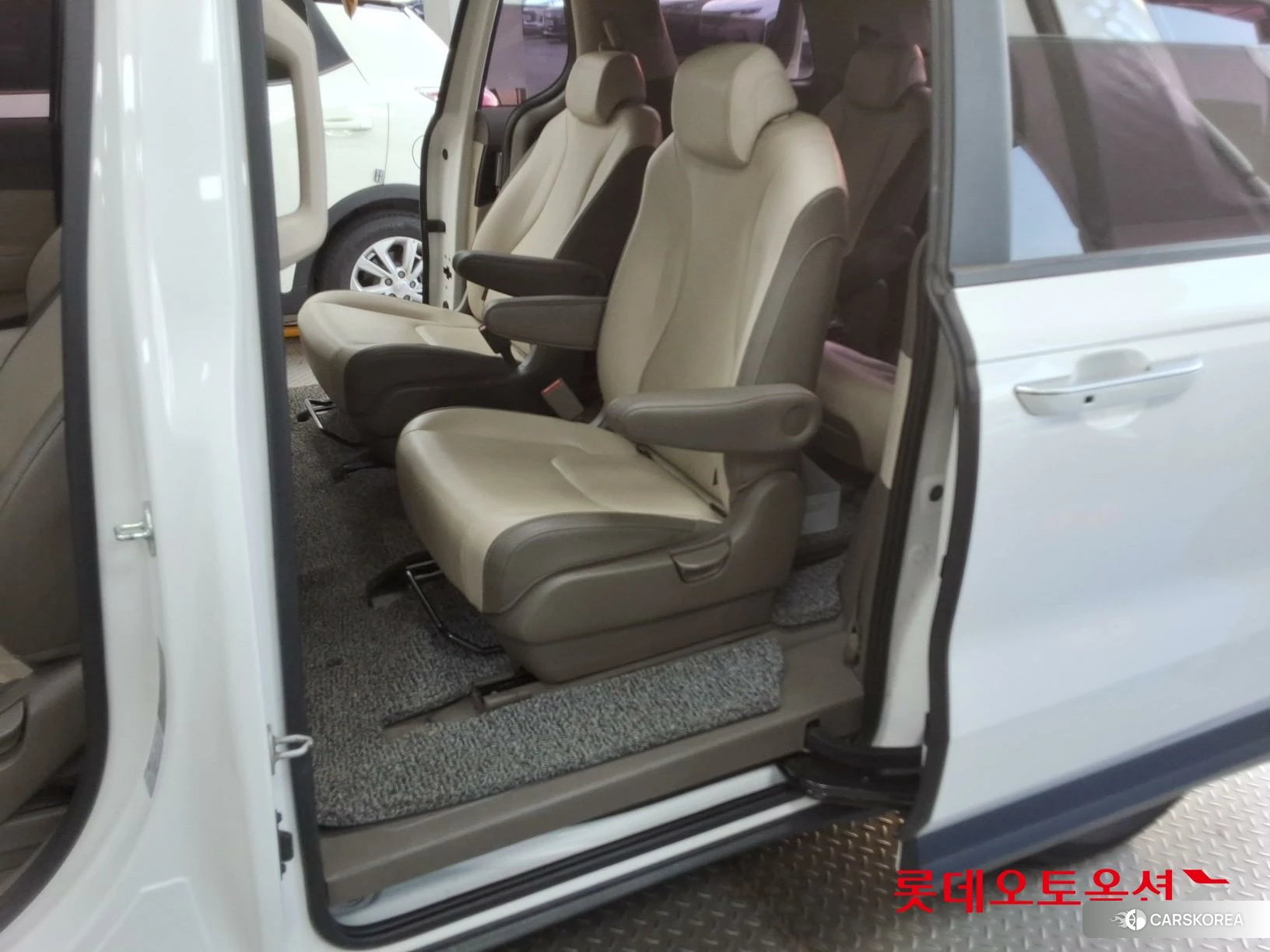 Kia Carnival id 4296903 из Кореи 30