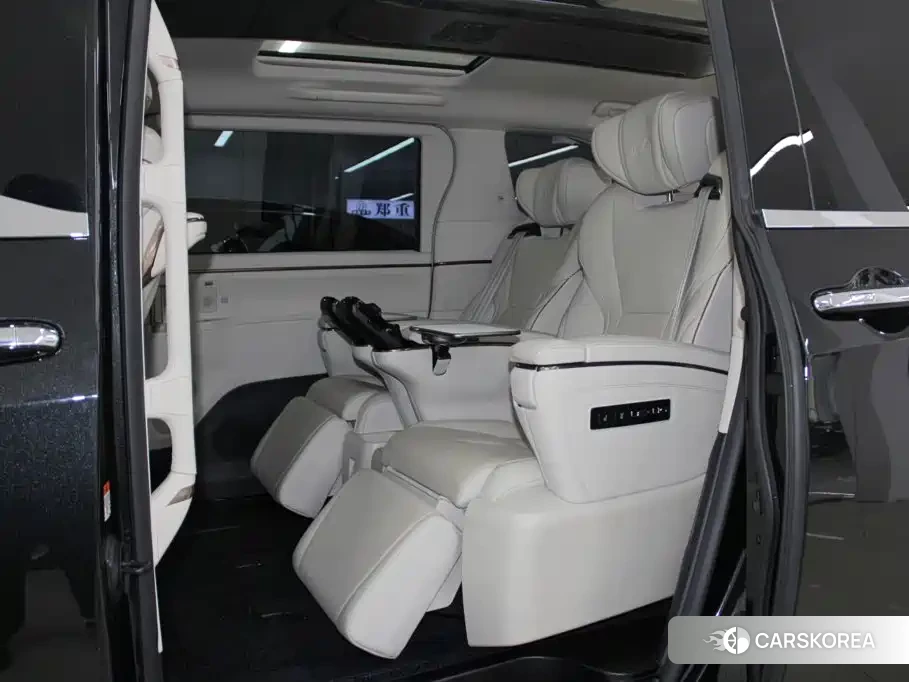 Lexus LM id 4654456 из Китая 30