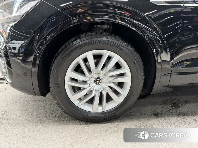 Volkswagen Touareg id 4271071 из Китая 30