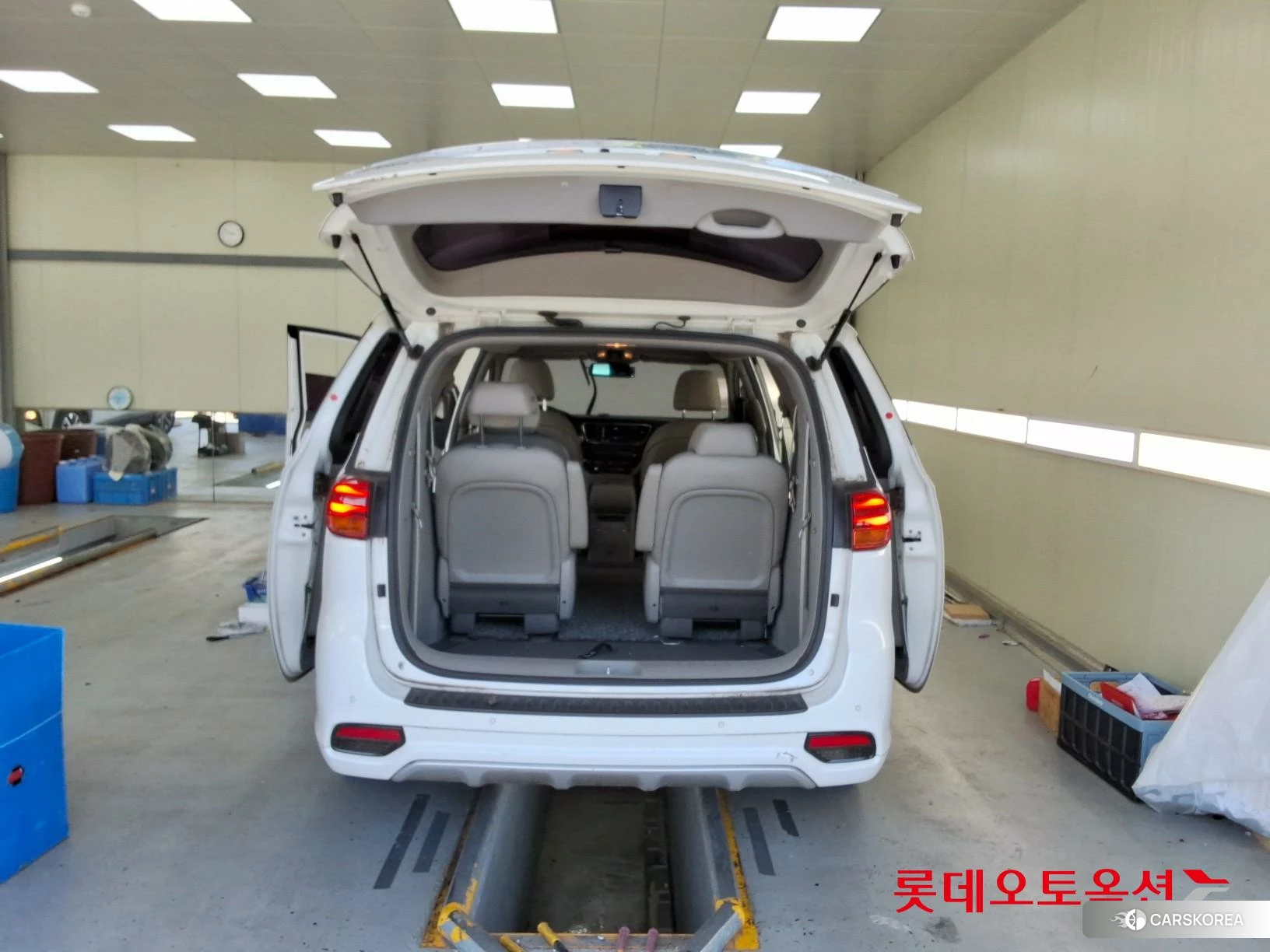 Kia Carnival id 4679356 из Кореи 30