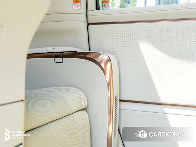 Lexus LM id 4273748 из Китая 30