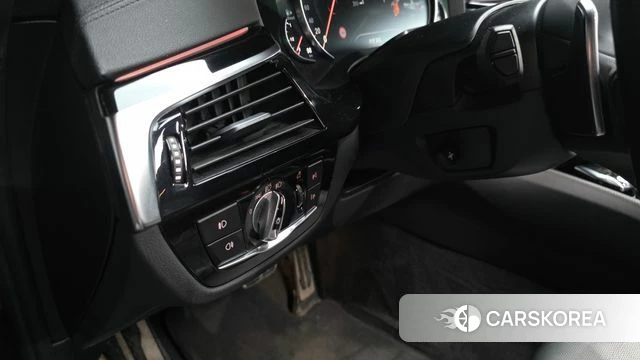 BMW 5 Series (G30) id 4286132 из Кореи 30
