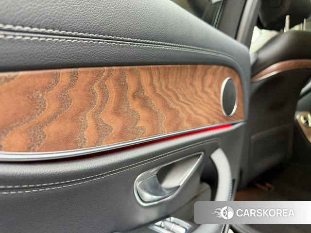 Mercedes-Benz E-class id 4258359 из Китая 31