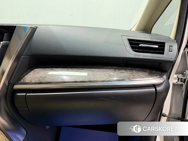 Toyota Elfa id 4276501 из Китая 31