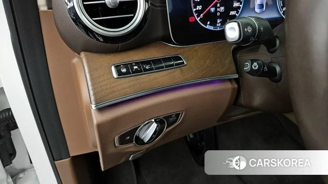 Mercedes-Benz E-Class W213 id 4187846 из Кореи 31