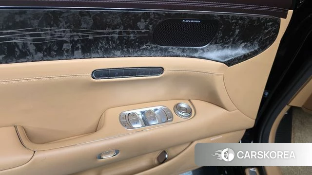 Genesis G90 (RS4) id 4618468 из Кореи 31