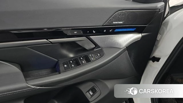 BMW 5 Series (G60) id 4847855 из Кореи 31