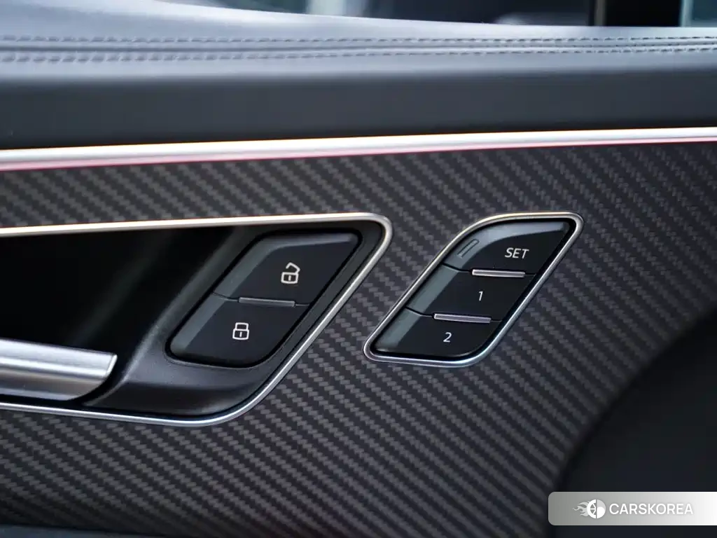 Audi SQ7 id 4601742 из Китая 32