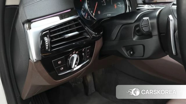 BMW 5 Series (G30) id 4587210 из Кореи 32