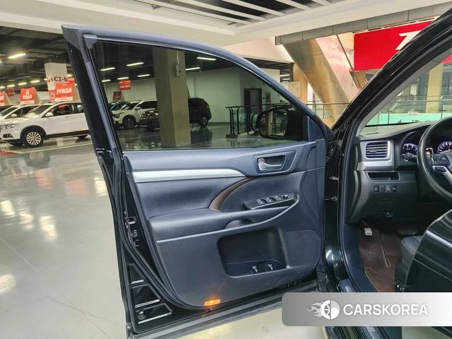 Toyota Highlander id 4261118 из Китая 32