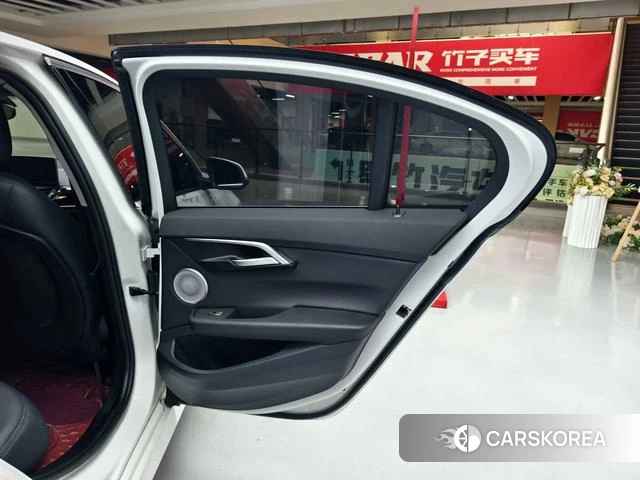 BMW 1 series id 4336289 из Китая 32