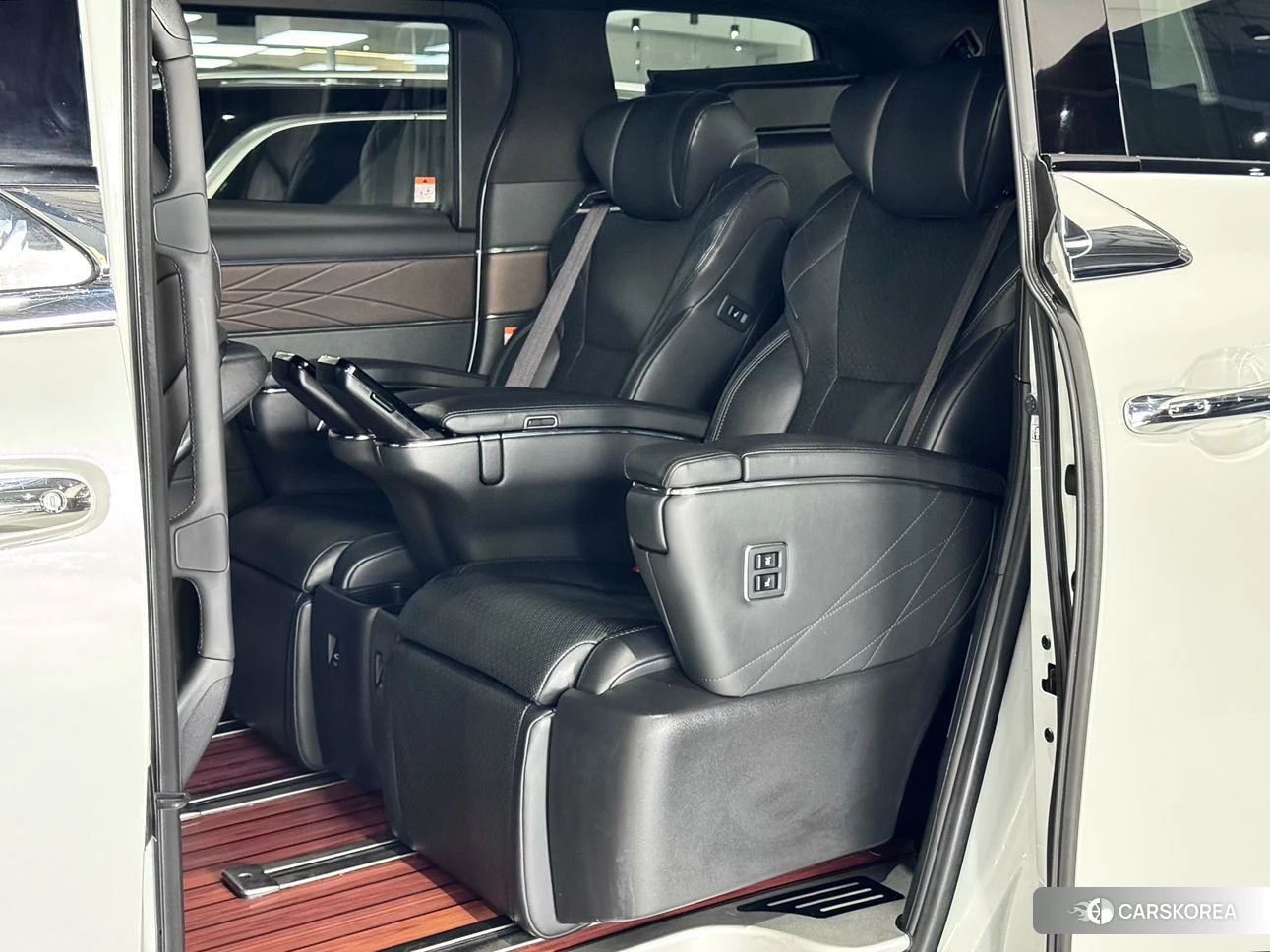 Toyota Elfa id 4407442 из Китая 32