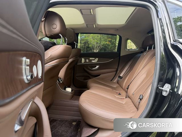 Mercedes-Benz E-class id 4314426 из Китая 33