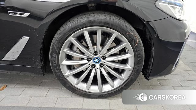 BMW 5 Series (G30) id 3883692 из Кореи 14