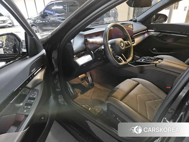 BMW 5 Series (G60) 2024 Серый из Кореи, фото 4