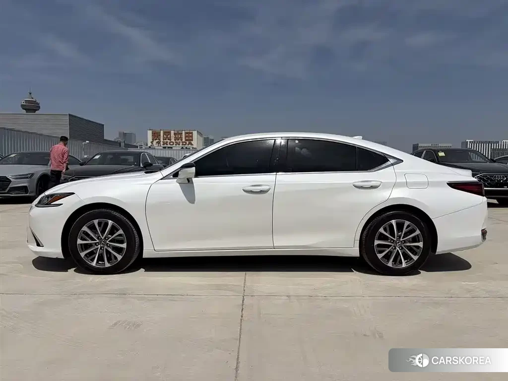 Lexus ES id 4669420 из Китая 14