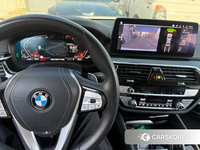 BMW 5 Series (G30) 2021 Белый из Кореи, фото 4