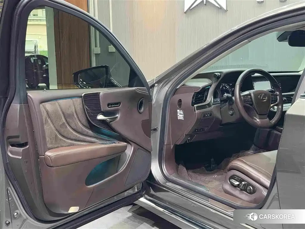 Lexus LS id 4654548 из Китая 18