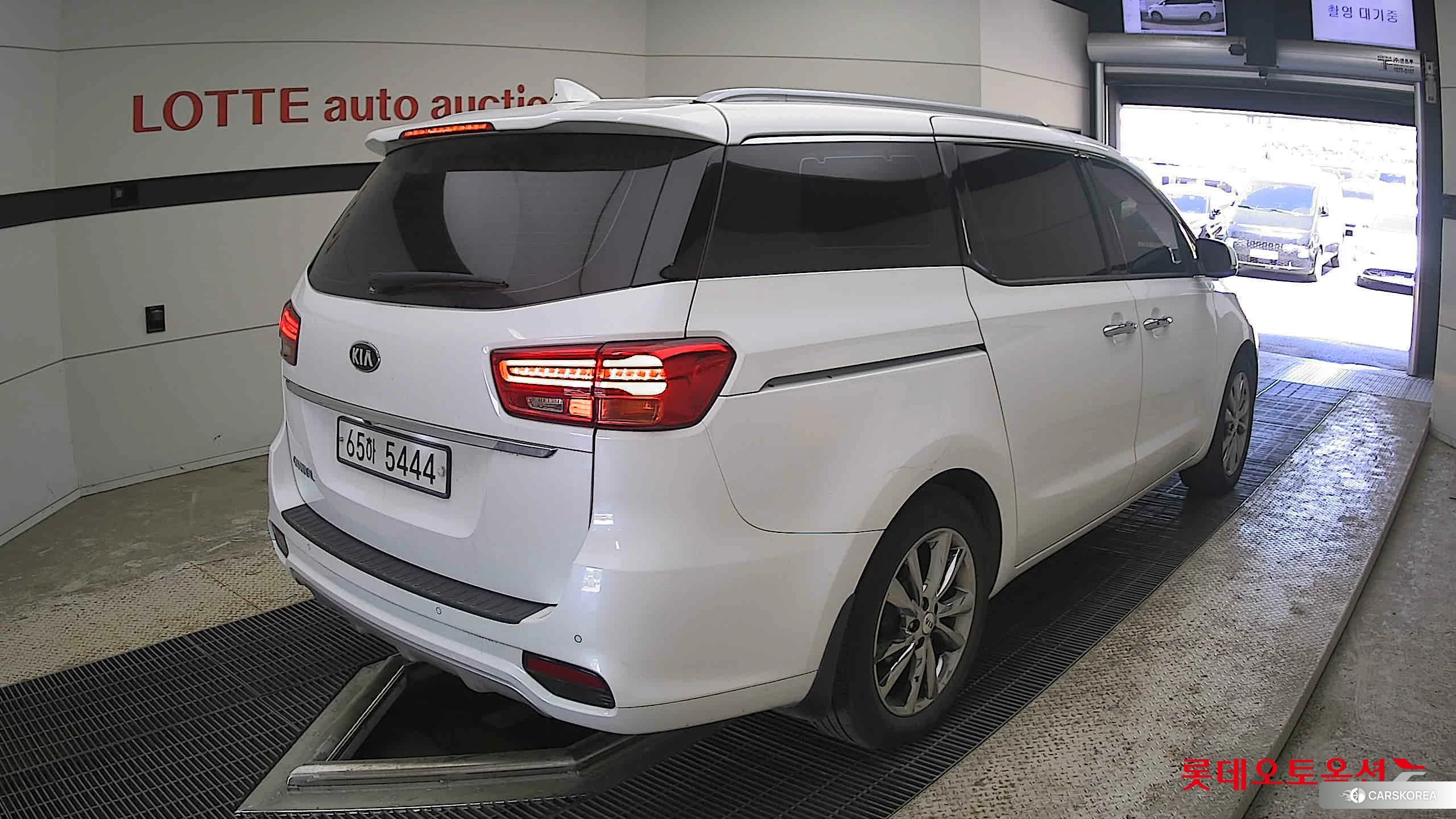 Kia Carnival id 4296917 из Кореи 32