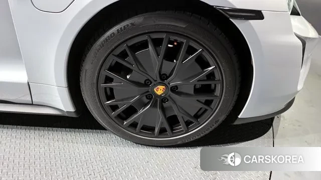 Porsche Taycan id 3606191 из Кореи 14