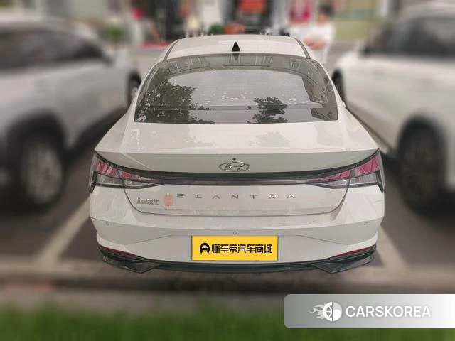 Hyundai Elantra 2023 Белый из Китая, фото 4