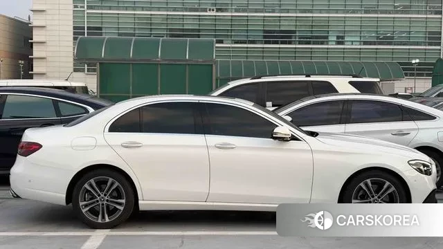 Mercedes-Benz E-Class W213 2022 Белый из Кореи, фото 4