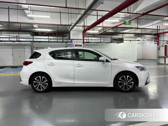 Lexus CT id 4366119 из Китая 9