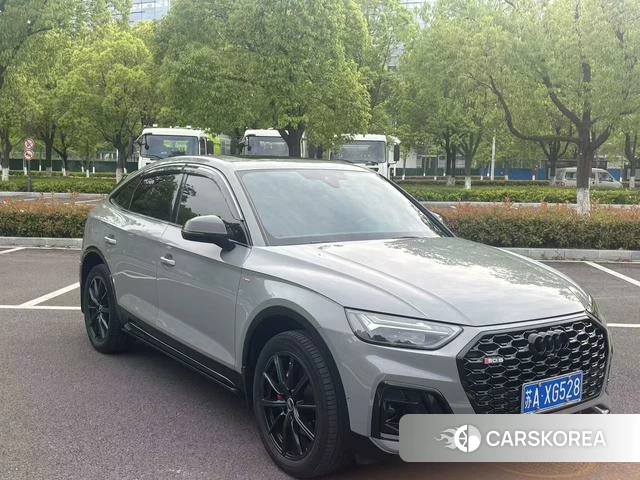 Audi Q5L Sportback 2021 Темно-серый из Китая, фото 6