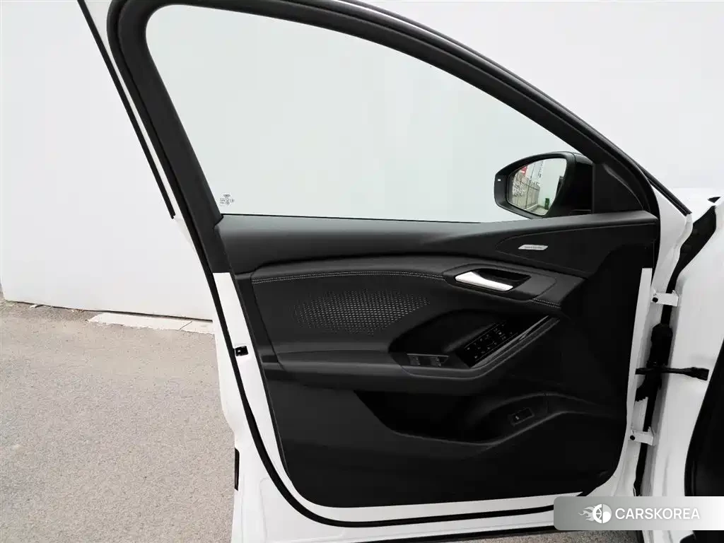 Audi Q6L id 4515283 из Китая 27